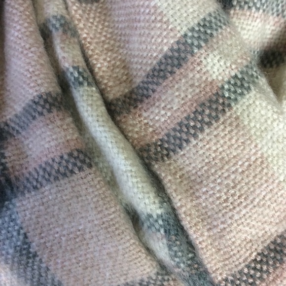 Ann Taylor Loft Pink Gray & Ivory Infinity Scarf! - Picture 2 of 4